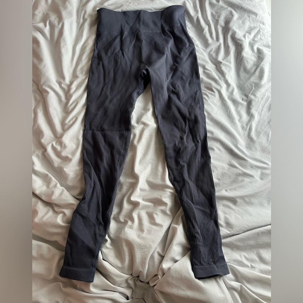 Grey ribbed leggings